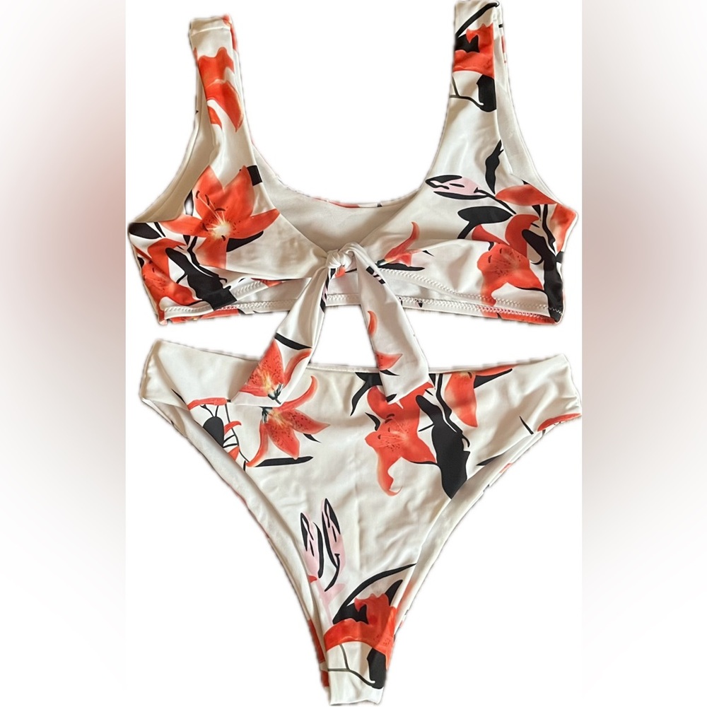 Floral 2 piece Bikini Set with Tie Front Top. Women’s size Large.